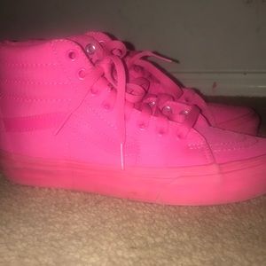 Vans classic tennis shoes